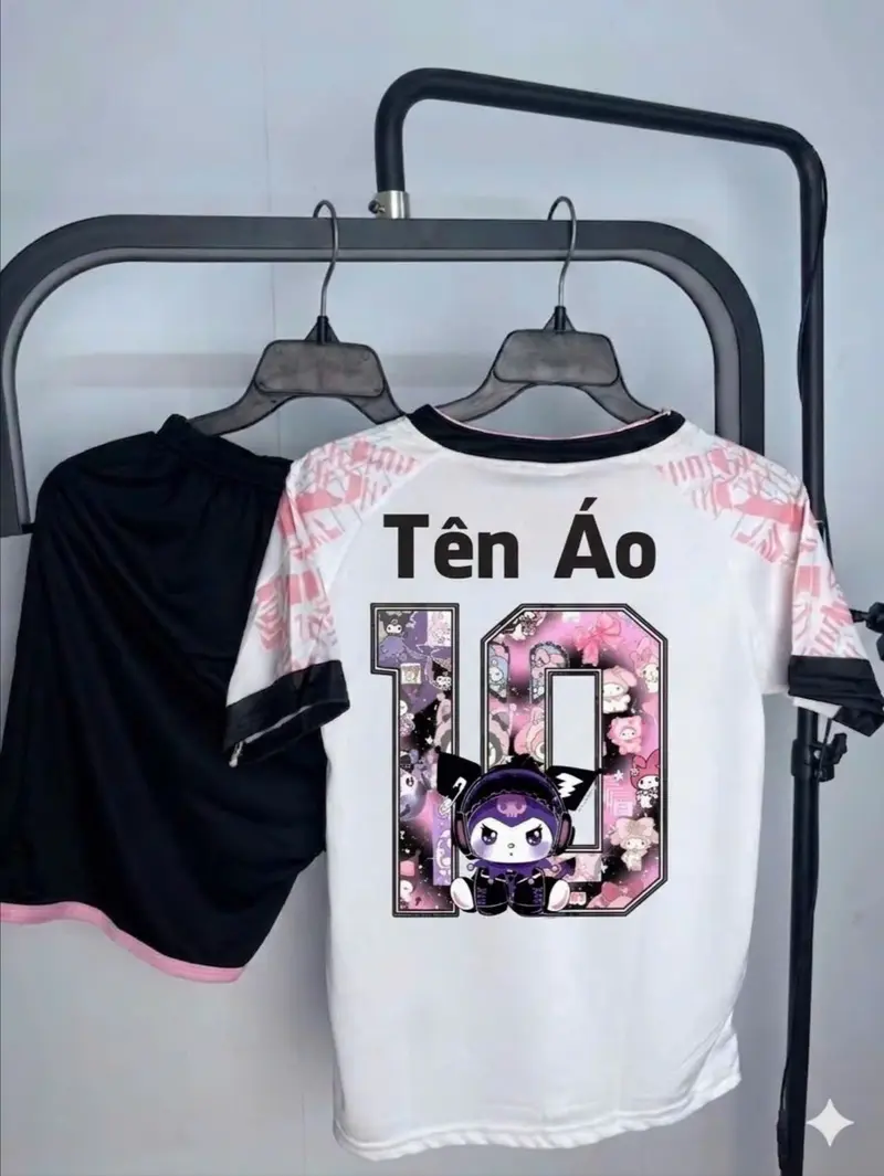 Bộ Quần Áo Bóng Đá "Bull Hồng" Lồng Hình Kuromi