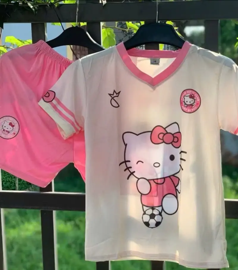 Bộ Quần Áo Bóng Đá "Hello Kitty"